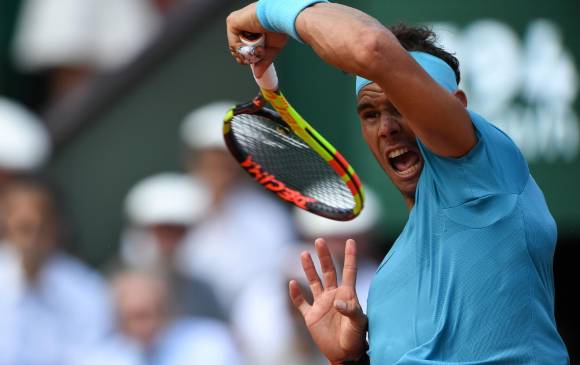 El español Rafael Nadal ya está en cuartos de final del Roland Garros, donde sumó ayer su victoria 224 en torneos de Grand Slam. Está a dos triunfos de volver a ser finalista en París. FOTO AFP