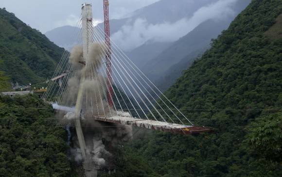 El pasado 11 de julio se realizó la implosión del puente Chirajara, el cual colapso el 15 de enero de este año. FOTO colprensa
