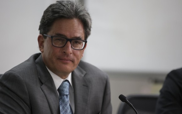 El ministro de Hacienda, Alberto Carrasquilla, dijo que en 2019 vendrán recortes para conseguir los recursos faltantes. FOTO Minhacienda