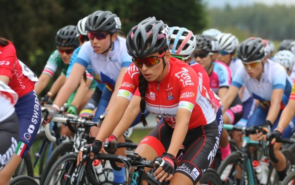 ESTEFANÍA HERRERA“Cuando me inicié en este deporte hace diez años, no había tanta ciclista mujer. Esto ha cambiado, da gusto ver más de 100 mujeres en una carrera nacional”.