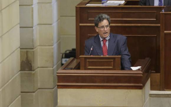 El ministro de Hacienda, Alberto Carrasquilla, anunció que se revisarán las constancias de 23 artículos del proyecto de las reuniones con ponentes y coordinadores. FOTO Colprensa