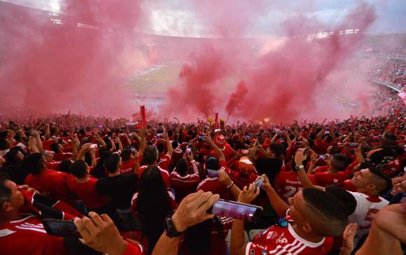 Son 40 hinchas americanos los que se encuentran varados en Chile. FOTO COLPRENSA