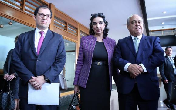 Luego de siete meses, el presidente Duque presentó su terna para suceder a Néstor H. Martínez como fiscal. En la foto: Francisco Barbosa, Clara María González y Camilo Gómez. FOTO Colprensa