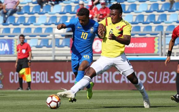 Rodrygo, la figura de Brasil fue bien controlado por los jugadores de Colombia. FOTO EFE