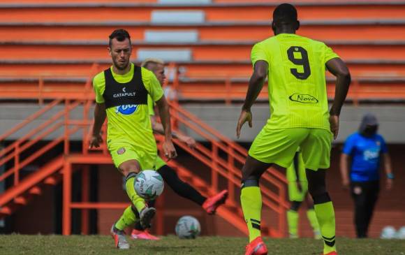 El naranja trabajó en la semana buscando la sincronía defensiva, ya que Junior es un rival potente arriba. FOTO cortesía envigado