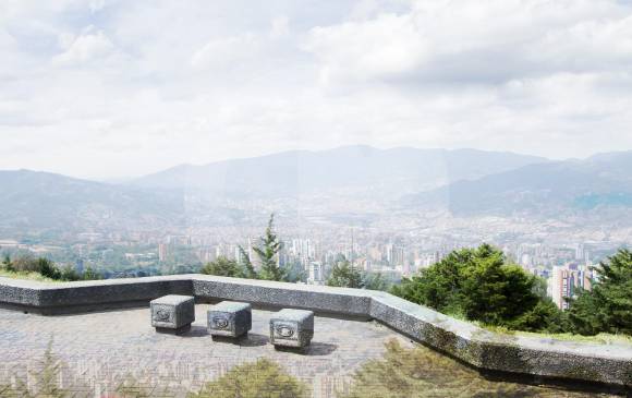 Este es el mirador de Las Palmas donde los venteros informales ofrecen todo tipo de productos comestibles. FOTO EMMANUEL ZERBOS