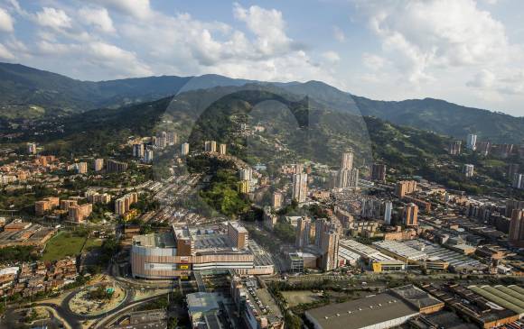Un puente se proyecta en la fase 2 del intercambio de Mayorca, en límites de Sabaneta y Envigado. FOTO esteban vanegas y cortesía
