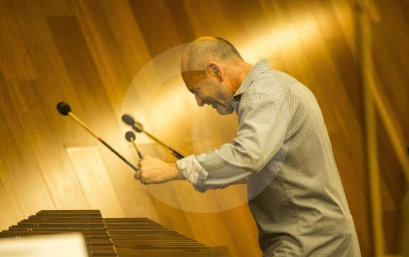 Golovko se formó en Rusia como percusionista y tuvo que huir de su país de origen hacia Australia para esquivar la guerra. FOTO Carlos Velásquez Piedrahita.