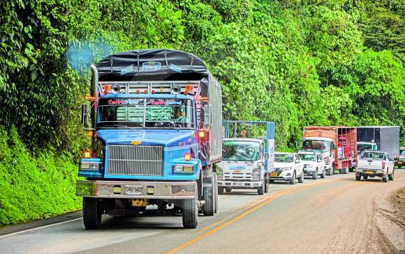 Esta es la vía entre El Santuario y Caño Alegre a la altura de Cocorná, en el Oriente antioqueño. FOTO Carlos Velásquez