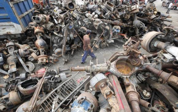 El negocio de las autopartes es lucrativo, ya que mientras haya quién compre repuestos robados habrá vendedores. Y estos se surten del robo de automotores. FOTO Manuel Saldarriaga
