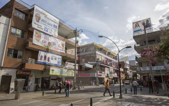 Con publicidad en las fachadas e incluso en los techos de las casas y edificaciones del municipio, los candidatos encontraron la oportunidad para hacerse visibles. FOTO Edwin Bustamante