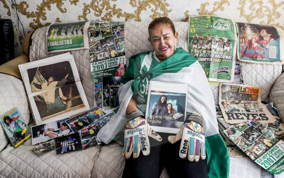 Mariana Pérez, nacida en Urrao, se enamoró de Nacional luego de un clásico. La llevó un hermano cuando tenía 8 años. FOTO Jaime Pérez