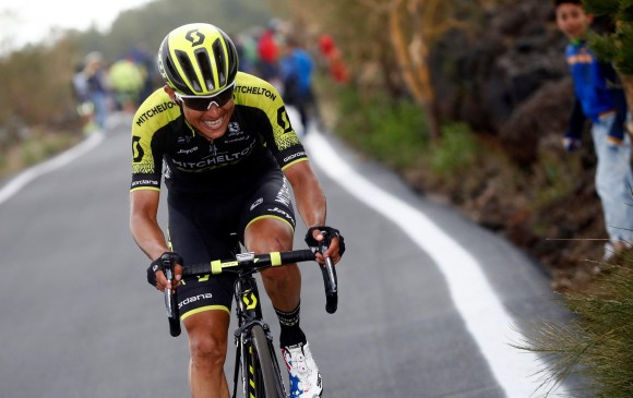 El colombiano Esteban Chaves llegó en el segundo lugar de la etapa 17 del Giro de Italia. FOTO AFP