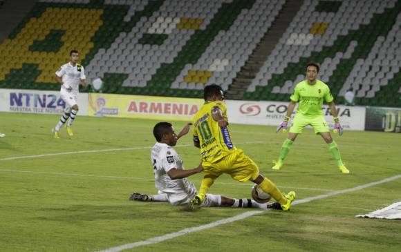 Así lucieron las tribunas del estadio Centenario de Armenia para el juegop Huila vs. Alianza Petrolera. FOTO COLPRENSA.