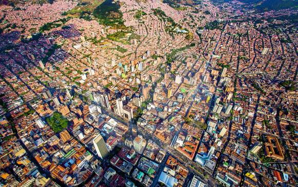 Unas imágenes de la urbe muestran la mezcla de anaranjado y verde y de la variedad en diseño. FOTOS Esteban Vanegas, Edwin Bustamante y Juan Antonio sánchez
