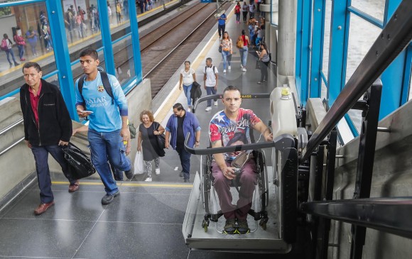 De acuerdo con expertos, los componentes accesibles no solo deben ser pensados para la población con discapacidad, sino para lesionados y personas de la tercera edad. FOTO MANUEL SALDARRIAGA