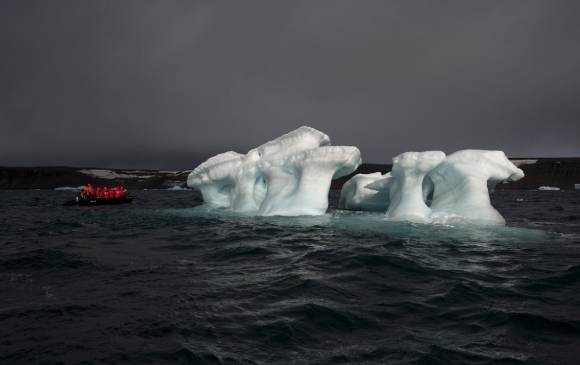 Solo icebergs, pero de la isla no hay rastros. Foto Ministerio de Recursos Naturales de Rusia 