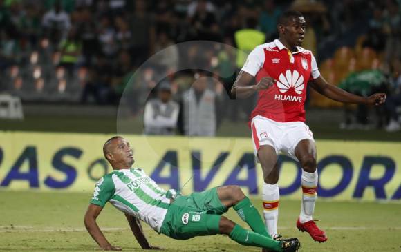 Pese a que físicamente aún le falta ritmo de competencia, ante Santa Fe, Macnelly Torres demostró ganas, sacrificio, compromiso con el club, los hinchas y sus compañeros. FOTO robinson sáenz