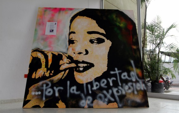 El artista Orlando Cano dedicó las últimas semanas a trabajar en cómo preservar y rendir homenaje a la periodista Flor Alba Núñez. FOTO Luisa González / Proyecto Pitalito sin censura.