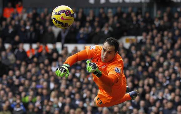 Ospina logró hacerse con el puesto de titular y desbancar al polaco Szczesny. FOTO AFP