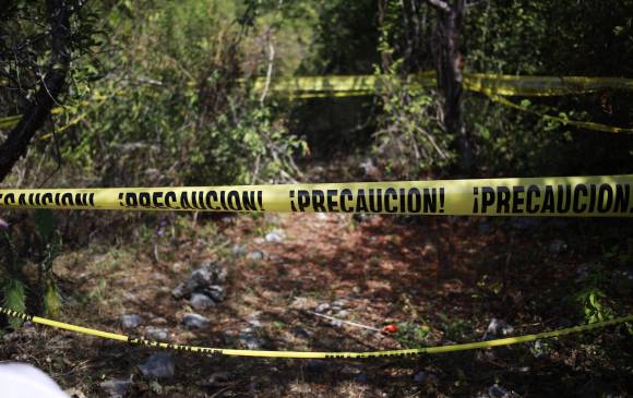 Familiares y equipos forenses continúan la búsqueda de los cuerpos de las víctimas. FOTO REUTERS