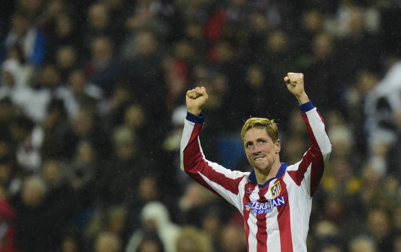 Fernando Torres fue el gran verdugo del Real Madrid en el encuentro de la Copa del Rey y puso a festejar a su afición. FOTO afp