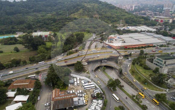 En la sede Medellín de la Universidad Nacional hay 10.500 estudiantes de pregrado y unos 2.000 de posgrados. Solo el 20% usa vehículo (moto o carro) para ir a clases. FOTO manuel Saldarriaga