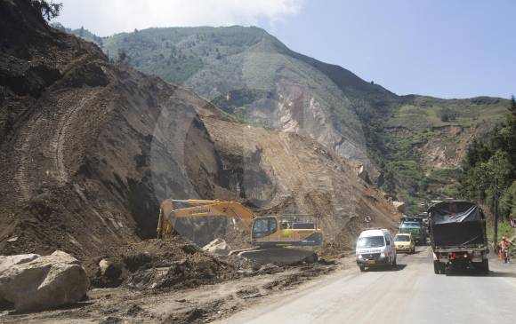 La autopista Medellín-Bogotá operará sábado y domingo de 6:00 a.m. a 10.00 p.m., en las noches se cerrará para adelantar trabajos. FOTO Manuel Saldarriaga
