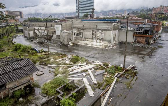 La antigua planta de sacrificio animal de Envigado es demolida para la construcción de Vegas Sur. FOTO Juan Antonio Sánchez