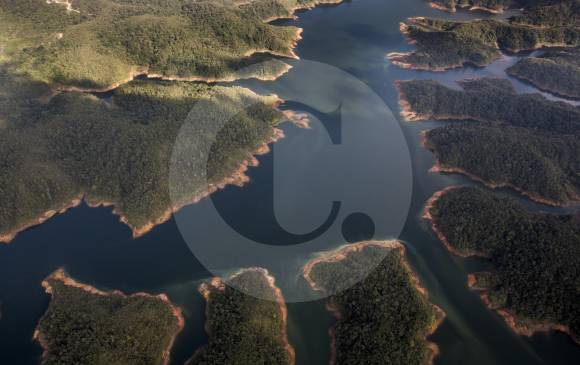 El joven murió en las aguas de la represa. FOTO ESTEBAN VANEGAS