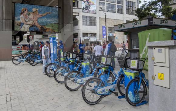 La nueva estación Málaga, situada en el renovado Paseo Bolívar tiene una capacidad para 20 bicicletas. En ese corredor se instalarán otro cuatro puntos. FOTO santiago mesa 