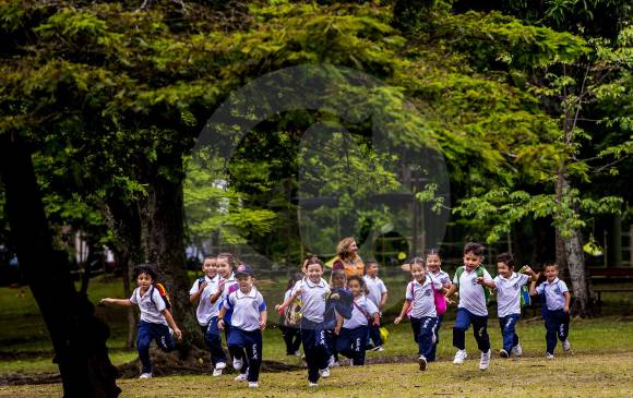 Medellín cuenta con 400 sedes educativas oficiales con capacidad para atender a 340.000 estudiantes. FOTO ARCHIVO