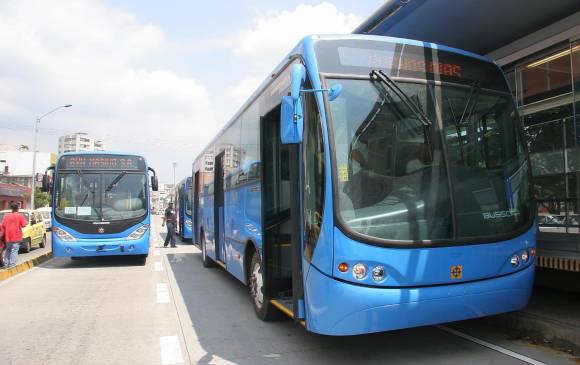 El MIO es el sistema que funciona en Cali (foto). Los Sitm de Bogotá (Transmilenio) y Medellín (Metroplús) tienen mayores oportunidades de ser sostenibles, ya que el flujo de pasajeros es más alto, aunque también han recibido recursos del gobierno. FOTO colprensa. 