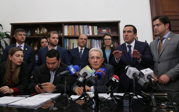 La bancada del Centro Democrático, liderada por el senador Uribe, radicó el proyecto, junto con otras iniciativas. FOTO Colprensa