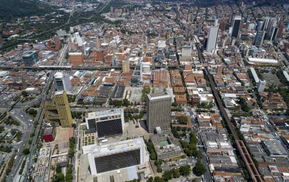 Sumadas las proyecciones de inversión de la Alcaldía de Medellín y de la Gobernación de Antioquia para el cuatrienio 2020-2023 alcanzan los $29,97 billones. FOTO MANUEL SALDARRIAGA