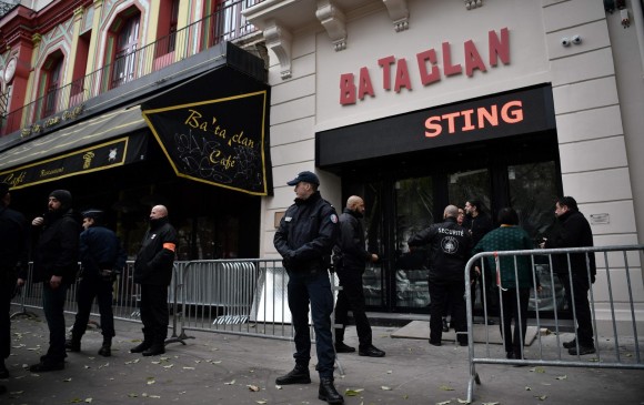 El teatro Bataclan, principal escenario de los ataques, reabrió el sábado sus puertas con un concierto de Sting. FOTO afp