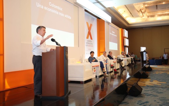 El presidente Juan Manuel Santos durante su intervención en la clausura del congreso anual de Asofondos, en Cartagena, que concluyó en la noche de este viernes. FOTO CORTESÍA ASOFONDOS