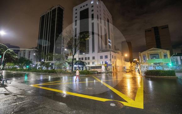Así lucían las calles de Medellín en el toque de queda decretado por la Gobernación el pasado 13 de noviembre. FOTO Edwin bustamante