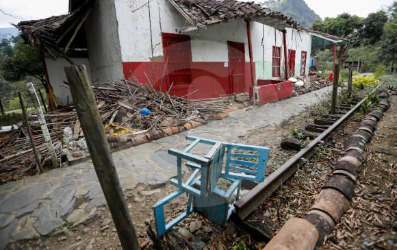 La estación Ancón del Ferrocarril de Antioquia (foto) fue una de las estructuras afectadas por la socavación del terreno. Aún se estudian las causas de la emergencia. FOTO julio césar herrera
