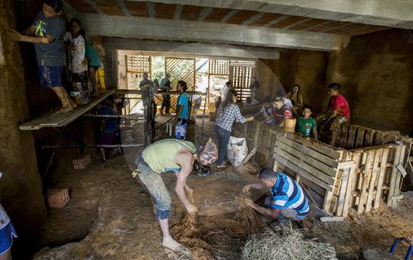 La historia de cómo, con barro y paja, construyen centro cultural en Altavista