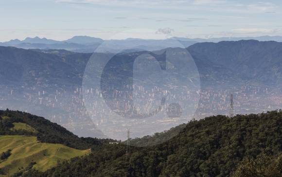 Las contingencias ambientales de años recientes en el Valle de Aburrá llevaron a Corantioquia y el Área Metropolitana a idear un plan de trabajo conjunto para mejorar la calidad del aire y proteger la biodiversidad de la región. FOTO carlos alberto velásquez