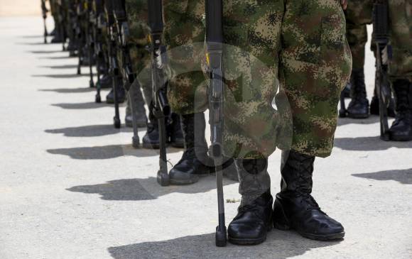 En las Fuerzas Armadas dicen que los entrenamientos son exigentes para formar el carácter de los militares. Comandantes explican que el maltrato no es permitido. FOTO Edwin Bustamante