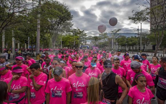 Los recursos recaudados en la Carrera de las Rosas serán usados por la Fundación Alma Rosa para generar mayor conciencia y salvar más vidas de las mujeres. FOTOs SANTIAGO MESA