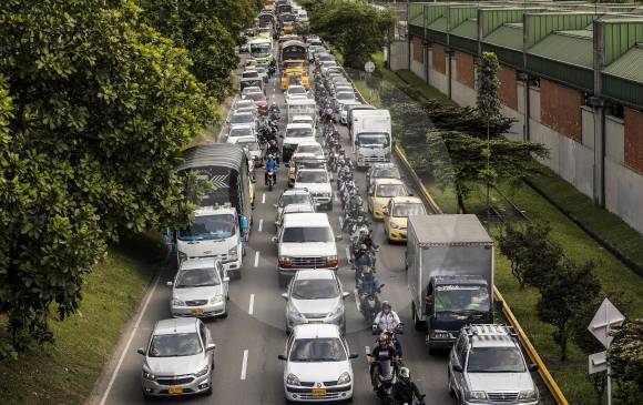 La rotación para vehículos particulares empieza hoy en el Valle de Aburrá. En el caso de los taxis, el nuevo pico y placa entró en vigencia el pasado 1 de agosto. FOTO Jaime pérez