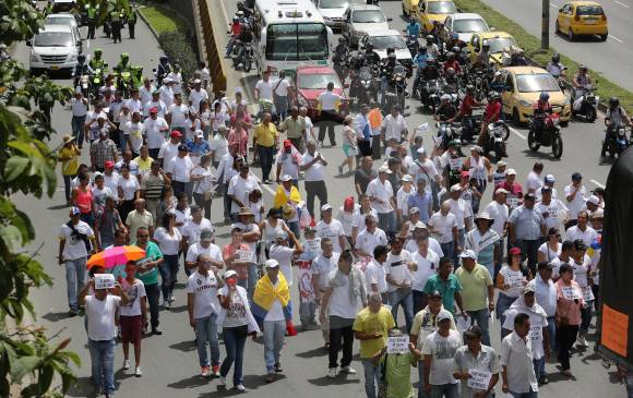 Unas 250 personas, entre camioneros y sus familias, marcharon ayer desde Punto Cero hasta La Alpujarra. FOTO M. Saldarriaga
