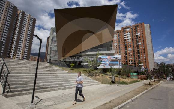 La Biblioteca Pública Municipal Juan Carlos Montoya es la sede de la Zfei de Sabaneta. Esta es la décima zona franca que se declara en Antioquia, pero la primera educativa. FOTO Edwin Bustamante