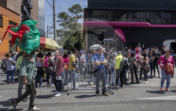 Venezolanos en la primera feria de empleo ofrecida para ellos por Comfama en Medellín, el pasado septiembre. FOTO SANTIAGO MESA