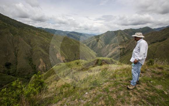 Los habitantes de este municipio del Occidente antiqueño confían en que esta megaobra traerá progreso. Por ahora, no se refleja de forma directa en la economía local. FOTO esteban vanegas