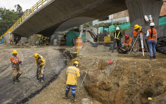 Trabajos en el puente de la transversal Superior con la calle 10. Las vías deben estar listas en febrero.