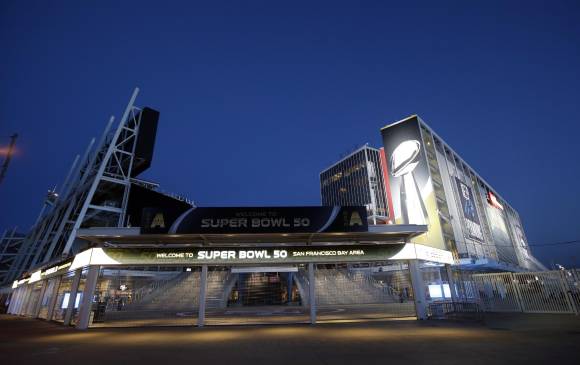 El Super Bowl es el mayor espectáculo comercial del país, y congrega cada año frente a los televisores a millones de espectadores. FOTO AP